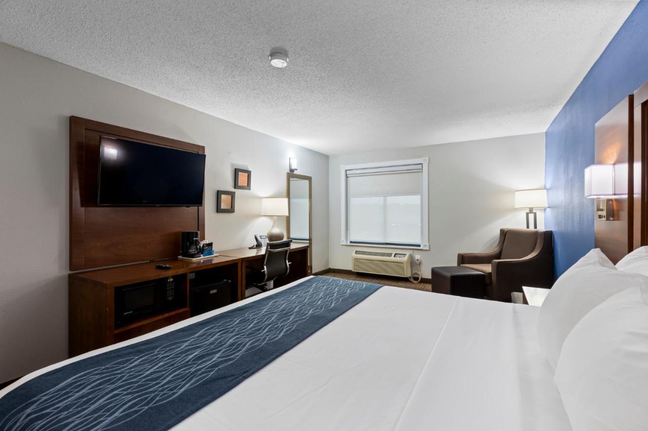 Comfort Inn & Suites St Louis-Hazelwood Exterior photo