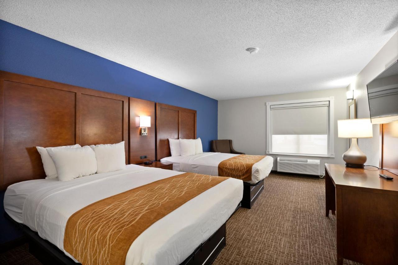 Comfort Inn & Suites St Louis-Hazelwood Exterior photo