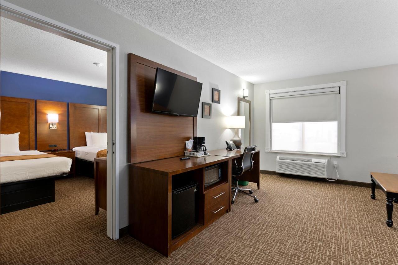 Comfort Inn & Suites St Louis-Hazelwood Exterior photo
