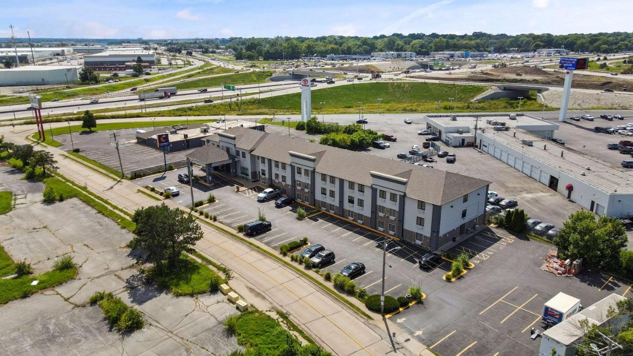 Comfort Inn & Suites St Louis-Hazelwood Exterior photo