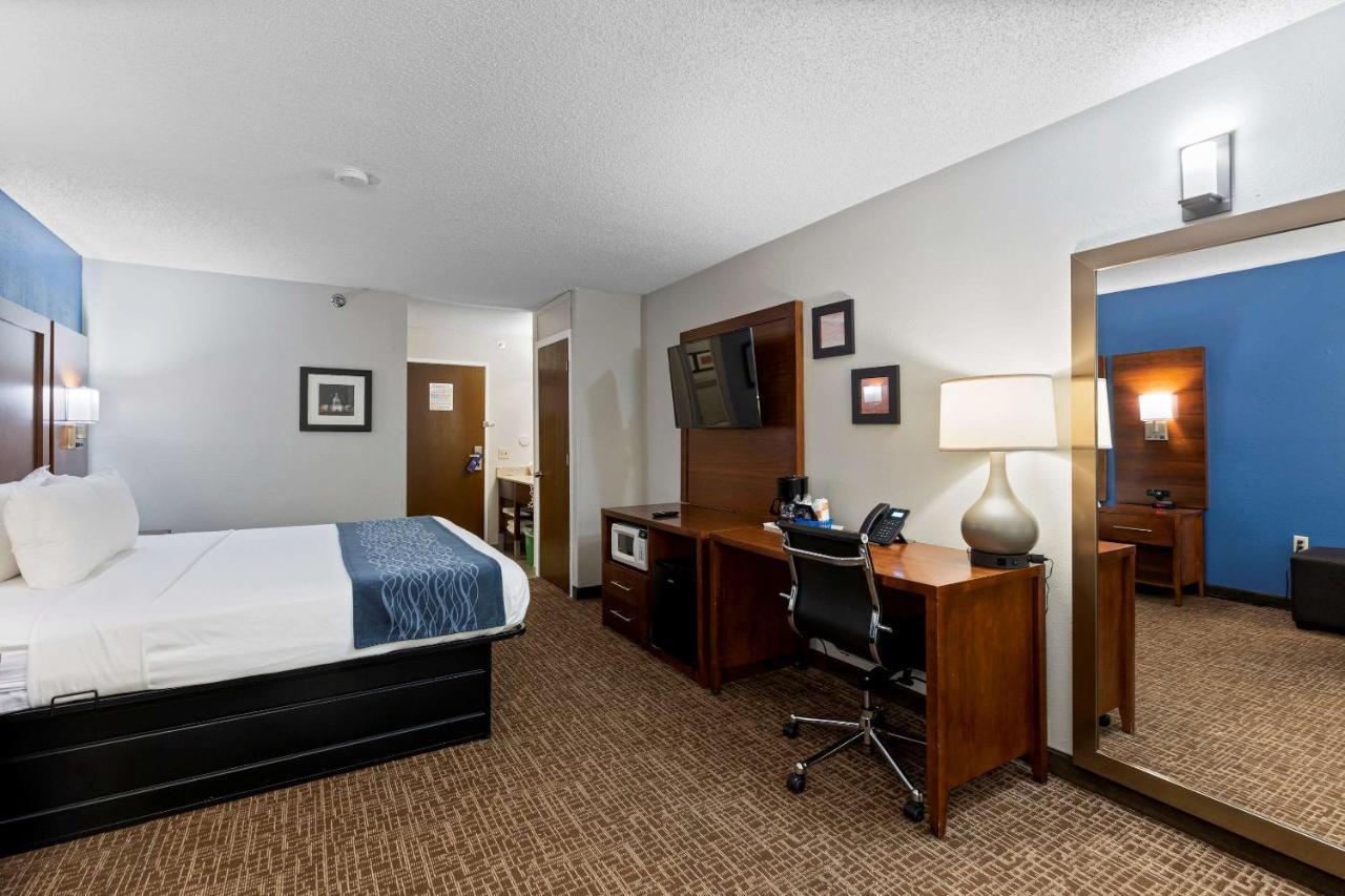 Comfort Inn & Suites St Louis-Hazelwood Exterior photo