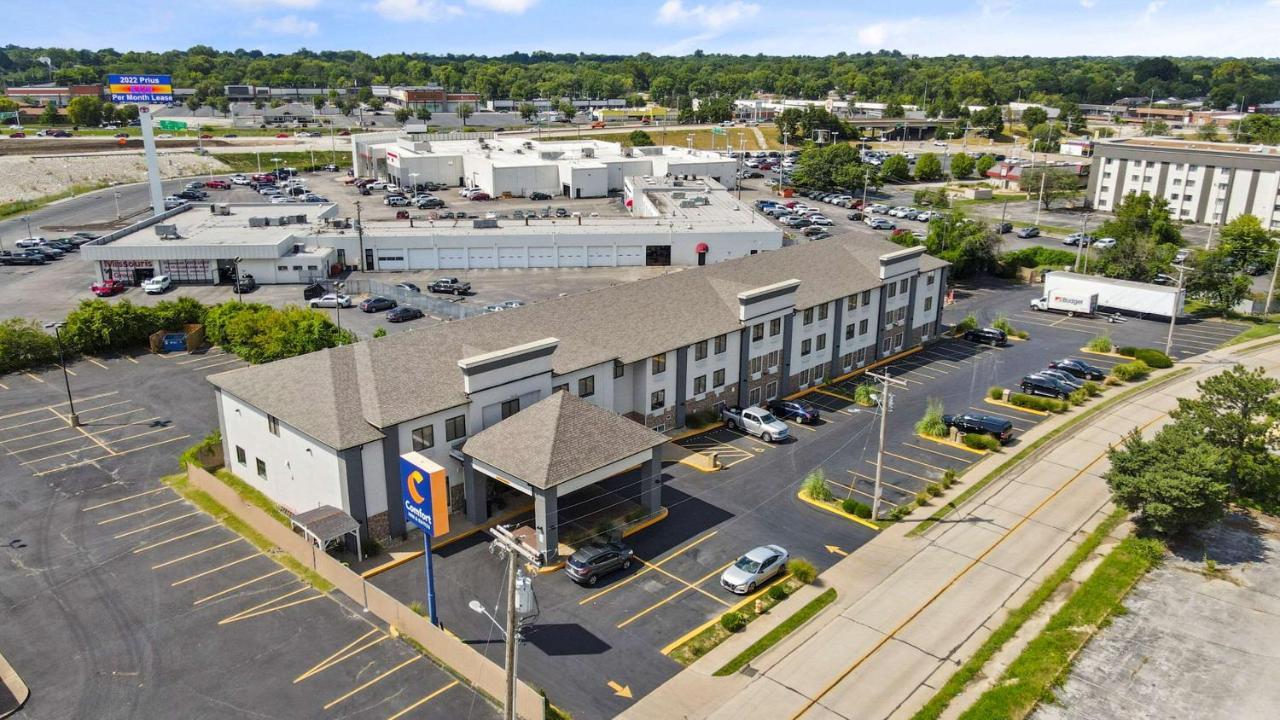 Comfort Inn & Suites St Louis-Hazelwood Exterior photo
