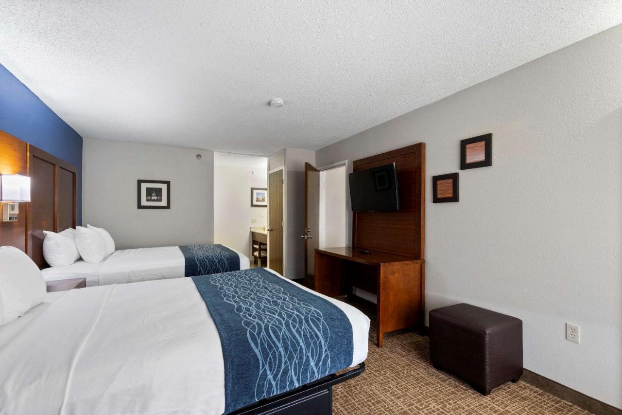 Comfort Inn & Suites St Louis-Hazelwood Exterior photo