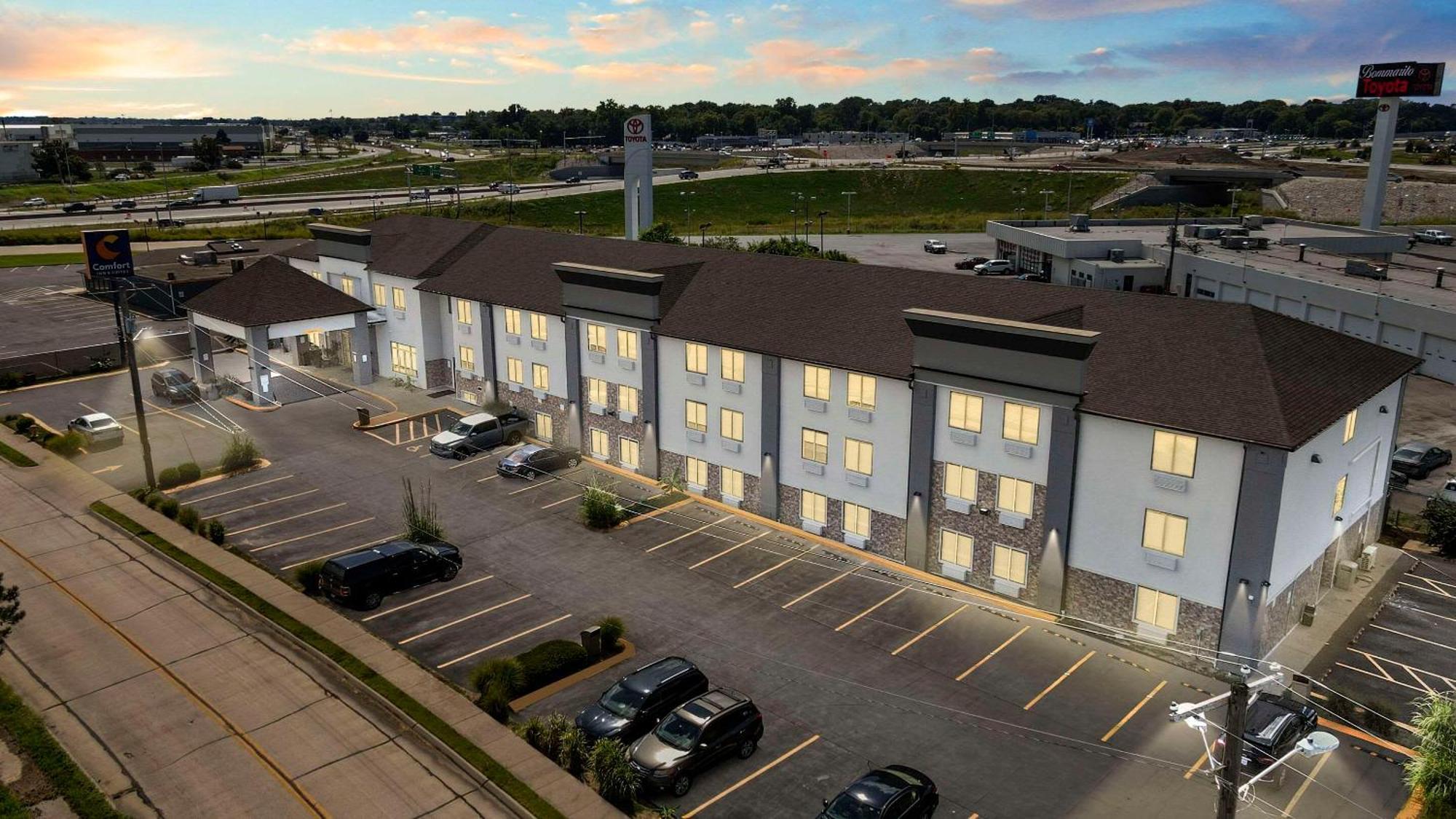 Comfort Inn & Suites St Louis-Hazelwood Exterior photo