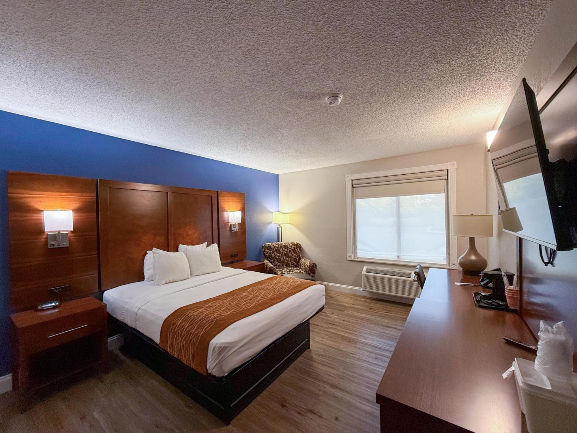 Comfort Inn & Suites St Louis-Hazelwood Exterior photo