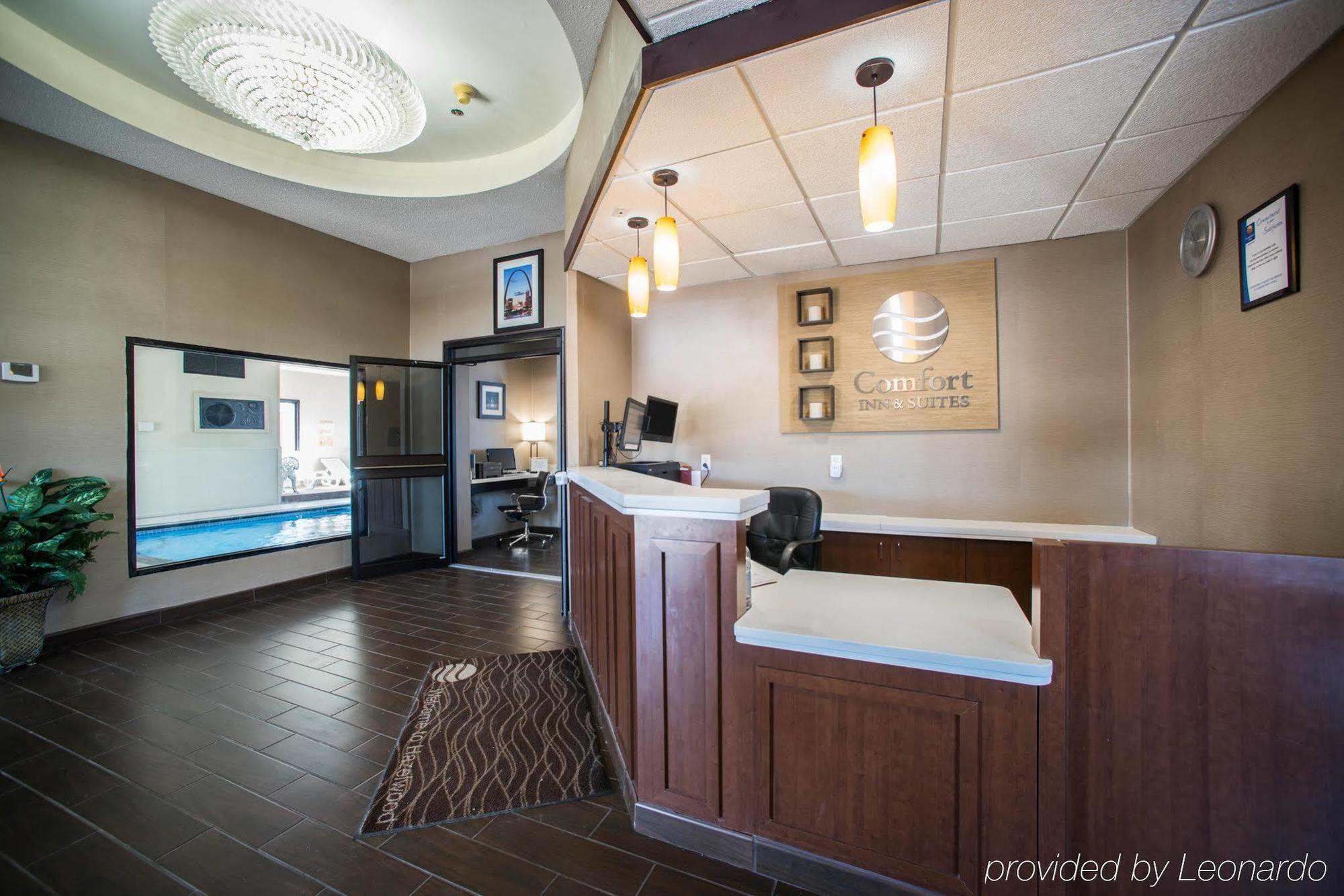 Comfort Inn & Suites St Louis-Hazelwood Exterior photo