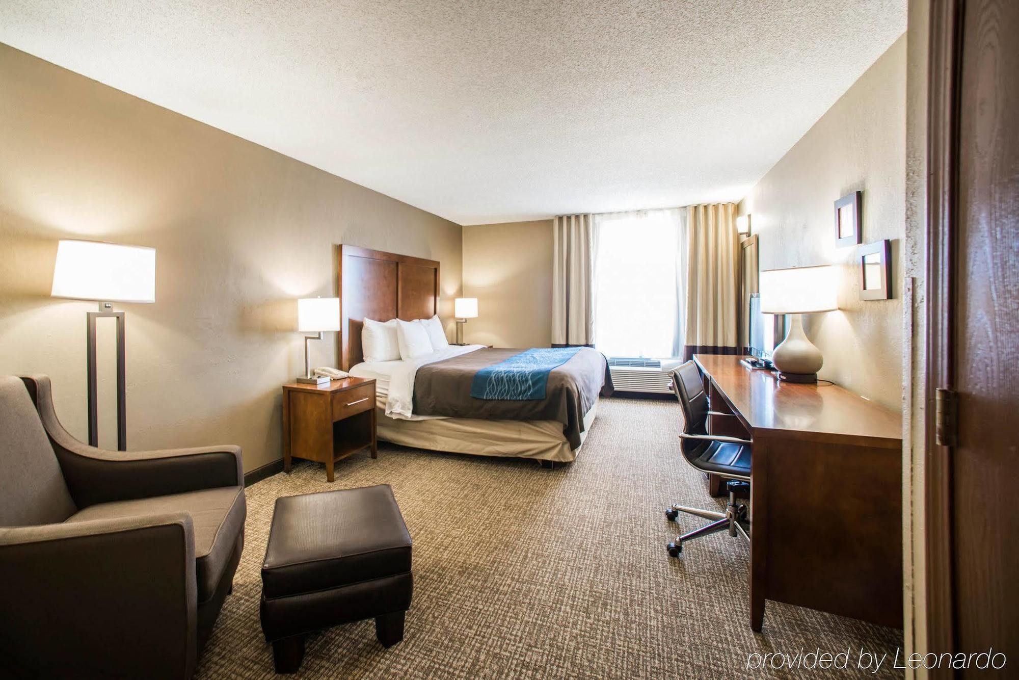 Comfort Inn & Suites St Louis-Hazelwood Exterior photo