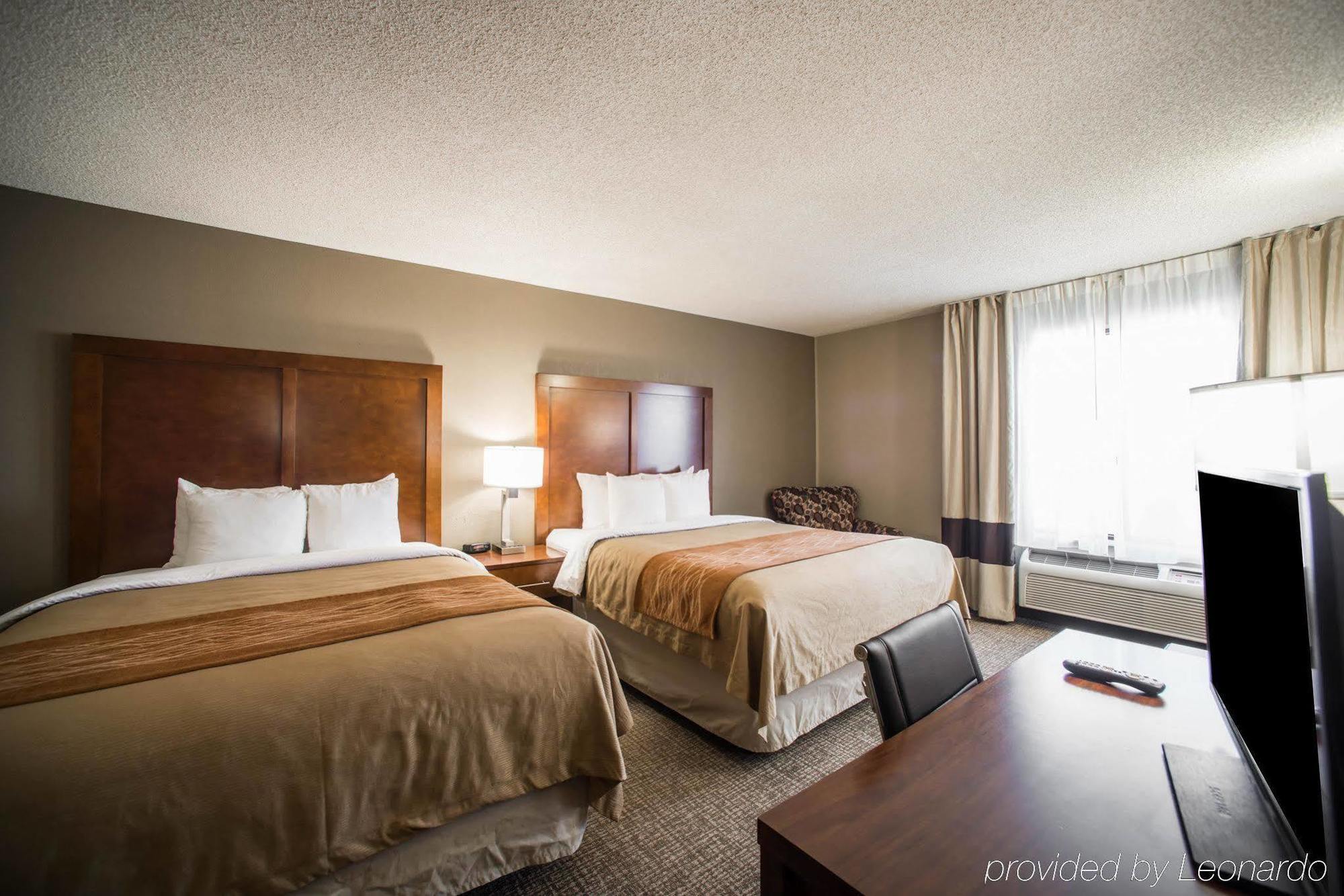 Comfort Inn & Suites St Louis-Hazelwood Exterior photo