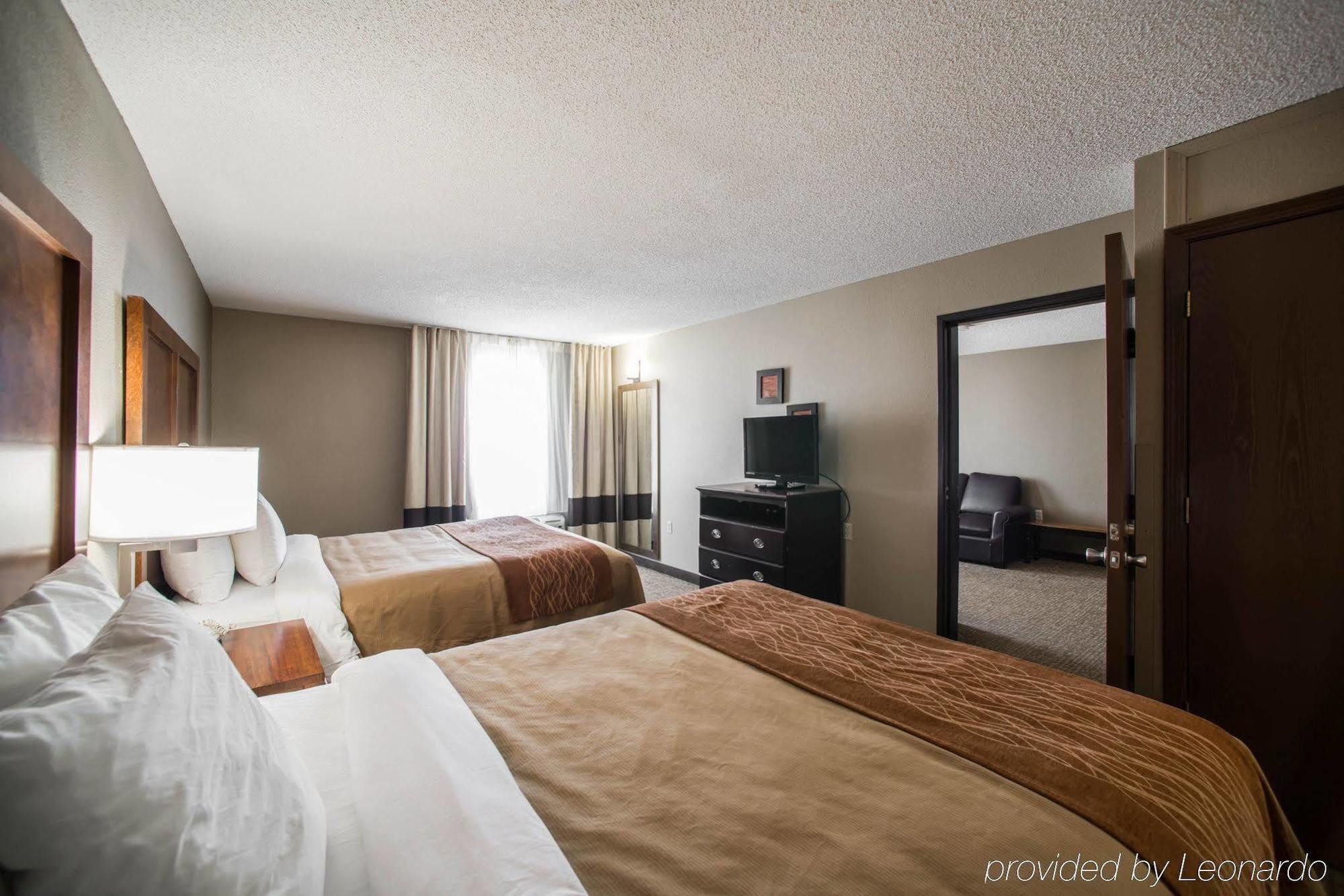 Comfort Inn & Suites St Louis-Hazelwood Exterior photo
