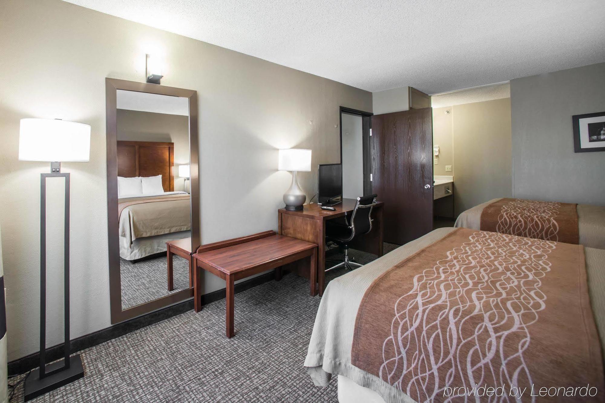 Comfort Inn & Suites St Louis-Hazelwood Exterior photo