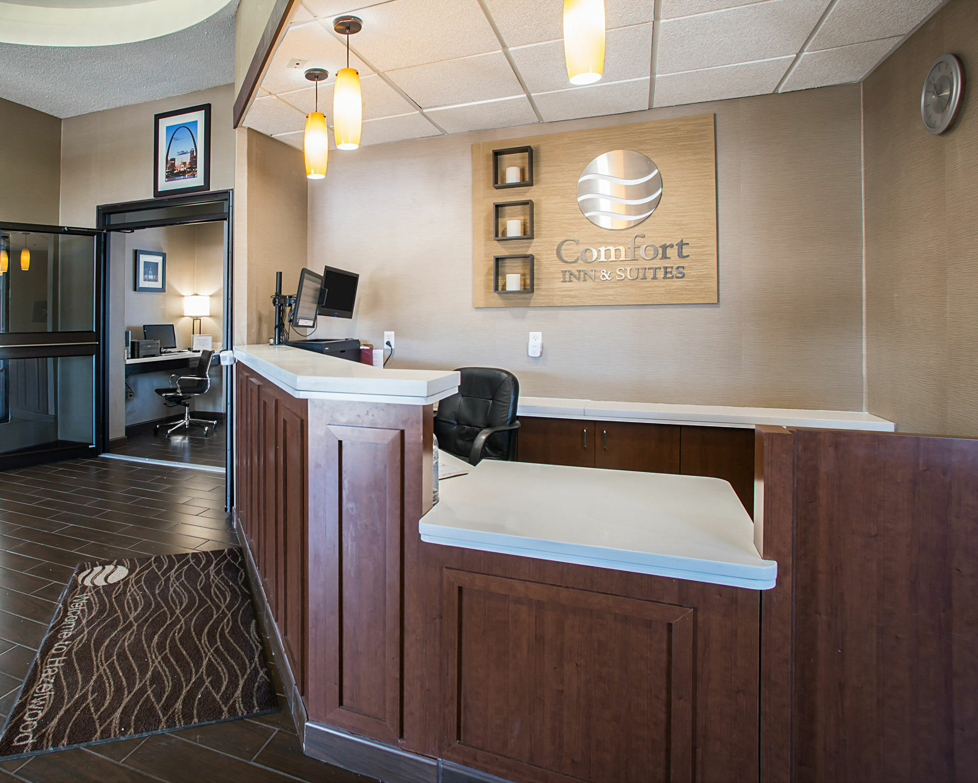 Comfort Inn & Suites St Louis-Hazelwood Exterior photo